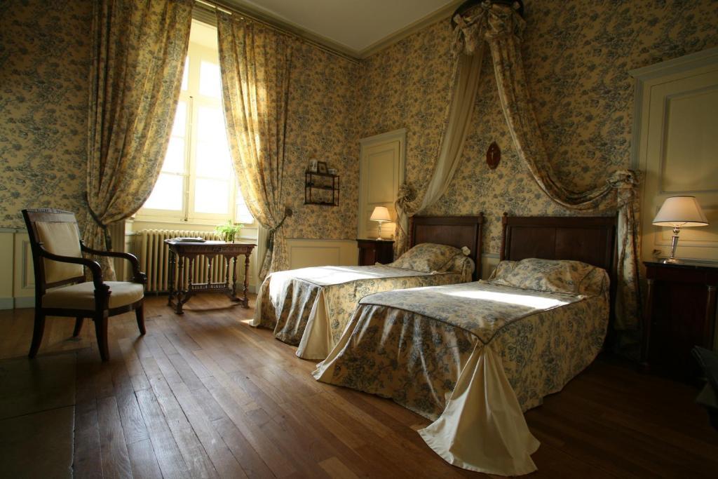 Chateau De Beaujeu Sens-Beaujeu Habitación foto